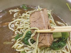 牛肉菠菜面-觀汤牛腩