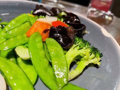橄榄油炒田园时蔬-港丽餐厅