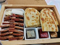 津门老味道饼卷肉-四季餐厅·新津菜(环湖中路店)
