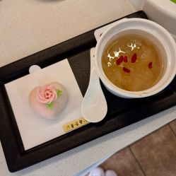 -童谣里医疗级月子中心(独栋湖景店)