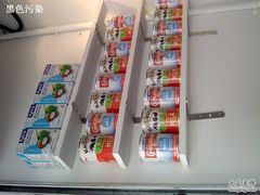 奶品陈列-香港鸳鸯王(西湖路店)