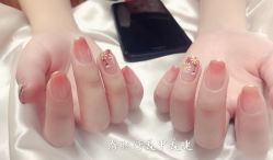 -海豚湾美甲美睫店