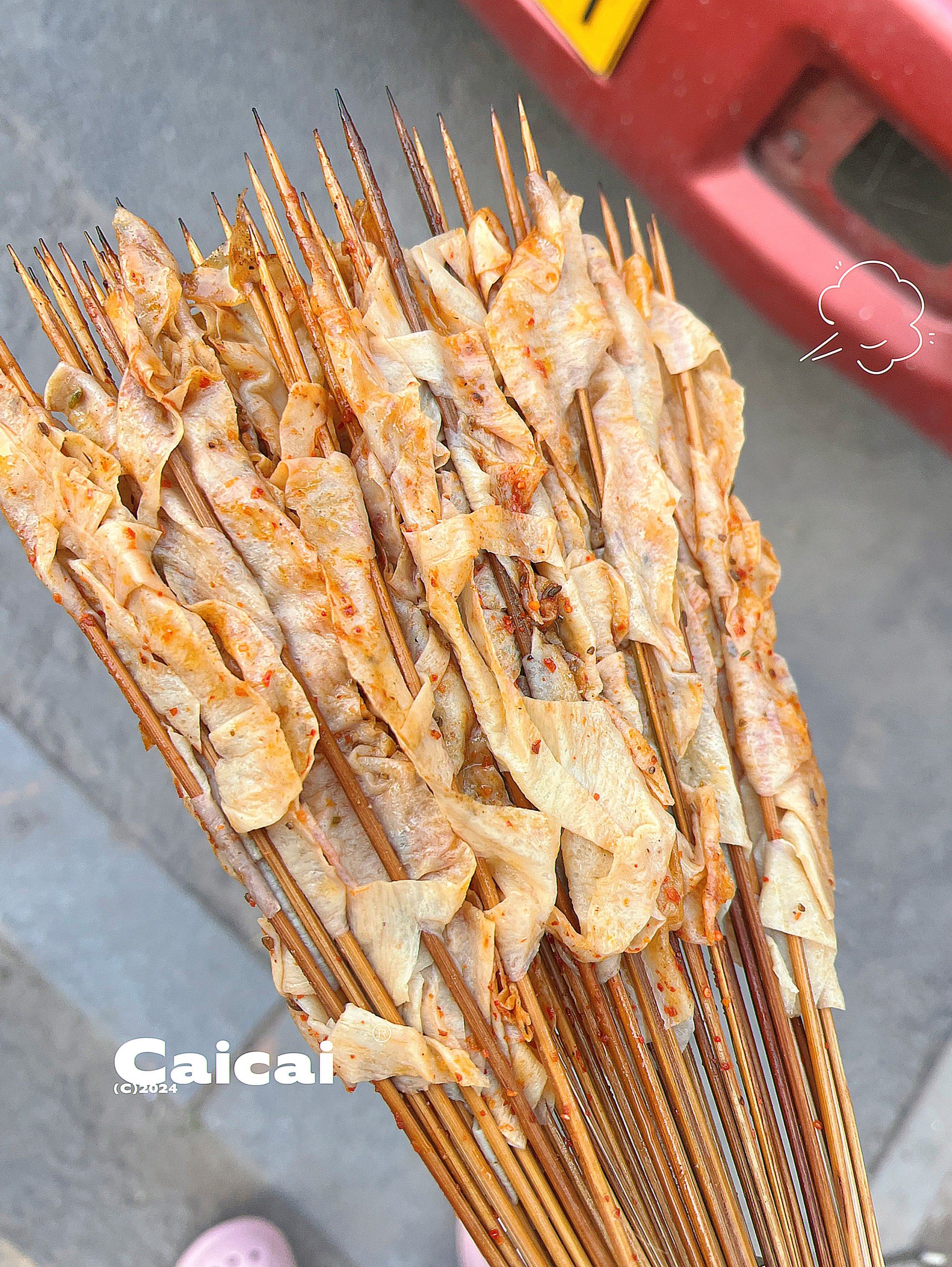 1元10串‼️烤豆皮这物价惊呆了!还特别好吃