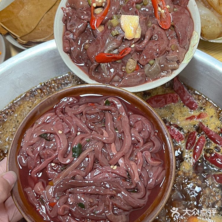 成都人是真的！！真的只会吃…社区火锅一绝！！