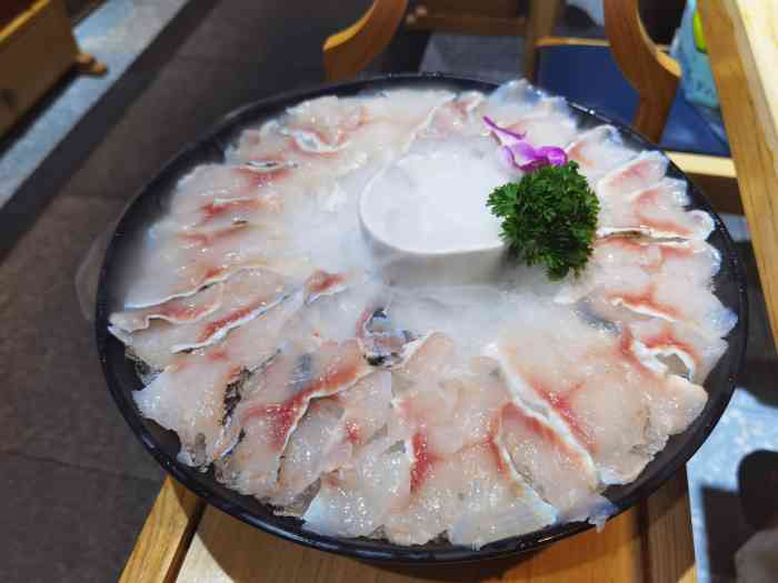 冲冲冲,味道超赞的火锅鱼～ 锅底调味很棒,86的钳鱼和三角峰,好吃