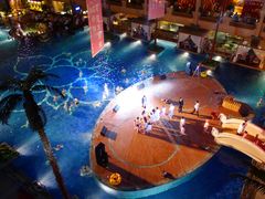 阳台外的泳池-稷泽·海丽宾雅温泉度假酒店