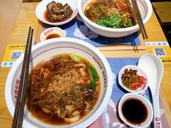 -呷佬·长沙手工米粉(金沙江路店)