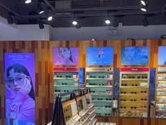 -LOOK眼镜·蔡司依视路配镜(宝山万达店)