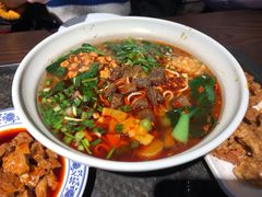 张飞牛肉面-爆炸头阿姨小四川正宗川味小吃(无任何分店)