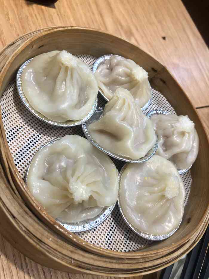 第9味馄饨-"第一次吃这家店的小吃,点了小笼包和一份玉.