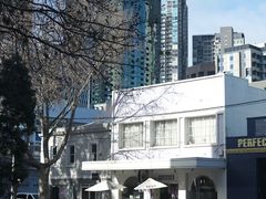 -FLOVIE FLORIST CAFE