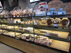 面包甜点陈列柜-巴黎贝甜(五月花广场店)