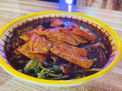 红油米线加豆皮-老字号杨坡红油米线腊汁肉夹馍(东四道巷店)
