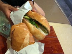 -Bánh Mì Huynh Hoa