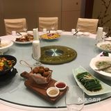 菜品价格合适 有包间 环境很好 菜单也有英文