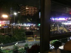 -龙巢盱眙龙虾·牛蛙·烧烤宵夜(八卦岭店)
