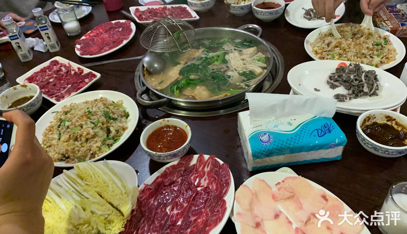 最好吃的莫过于它家的炒饭，里面脆脆的不知道啥