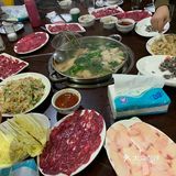 最好吃的莫过于它家的炒饭，里面脆脆的不知道啥