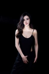 -onlygirl摄影美学馆高端定制(江滩店)
