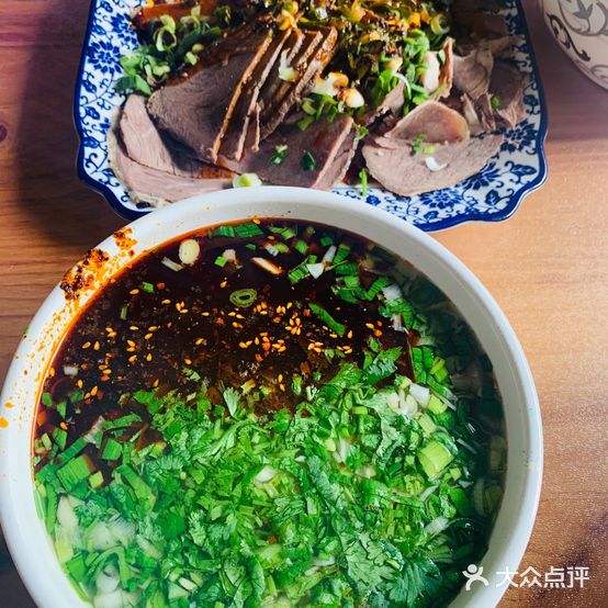 清真·苍鹰蓬灰牛肉面