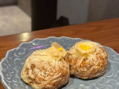 蛋黄芝士纸皮烧麦-鑫震源·苏式大虾生煎(山塘街店)