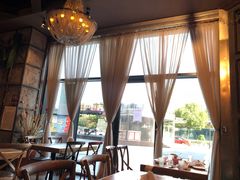 靠窗位-玛格萝妮(汇智国际商业中心店)