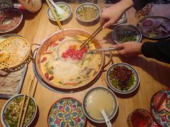 -洱火云南酸菜牛肉火锅(石景山当代商城店)