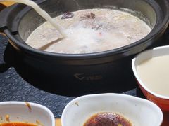 -洪氏嗨捞·广东猪肚鸡·椰子鸡火锅(西咸万象城店)