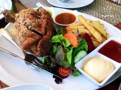 -Chom Cafe and Restaurant