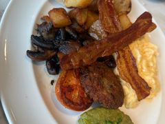 -ROAST coffee & eatery