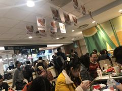 大堂-麦当劳(轻轨曹杨路店)