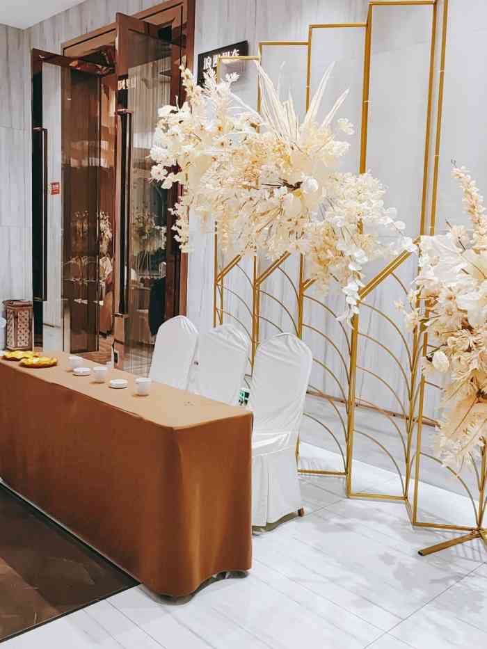 河东盛宴-"来这里参加表弟的婚宴.宴会厅应该有好多个.