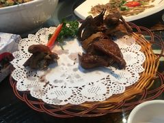 吊烧乳鸽-御膳粥·牛乳粥底火锅·地道顺德菜(容桂店)