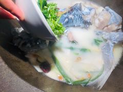 -咕嘟草帽鱼·牛奶一样的鲜鱼汤(天鹅湖万达广场店)