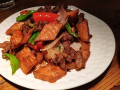 家乡囊炒肉-阿里家·新疆烤肉酒場 by MIG