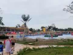 -黄河谷马拉湾海浪浴场