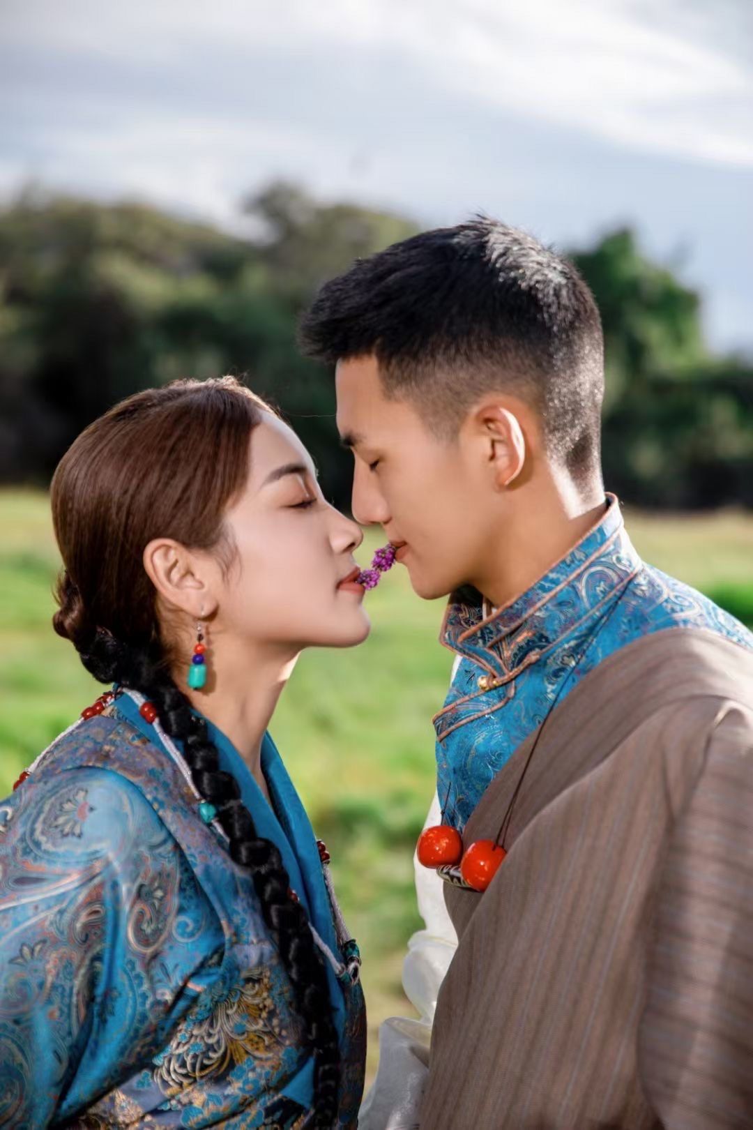 西藏藏服婚纱照,和喜字超搭呀!