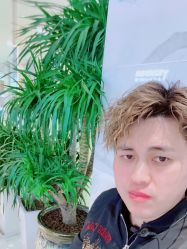-罗亚帝造型·烫发染发