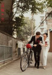 -易摄影婚纱摄影工作室