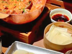 -毛辣果·贵州红酸汤牛肉火锅(西单店)