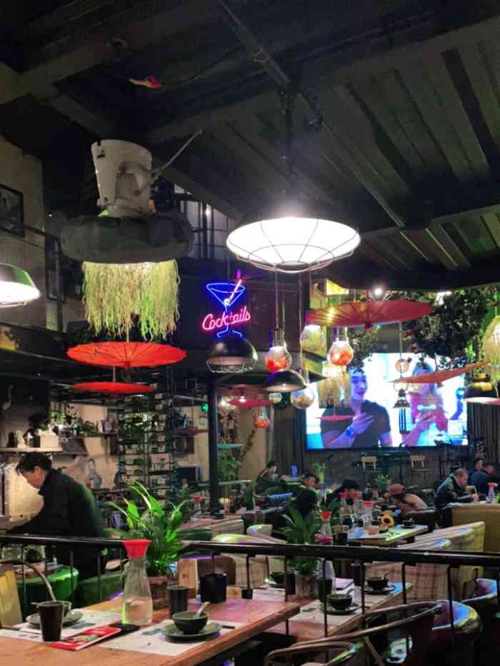 胡桃里音乐酒馆(鎏嘉码头店)