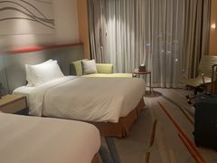 -苏州汇融广场假日酒店