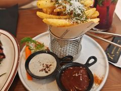 -Mark&Mars Restaurant