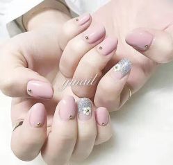 -逸日式美甲美睫工作室