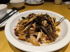 橄榄油炒野山菌-关东小磨东北菜(上海长风大悦城店)