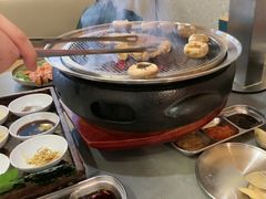 -围炉肉舍•炭烤活鳗•丹东海鲜烤肉(步行街店)