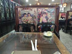 贼难受伸不进腿的桌椅-东坡熬鱼馆(天泰路店)