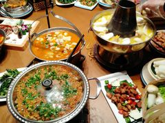 -老滇山寨•云南特色菜•地方菜•民族风情歌舞表演(金碧店)