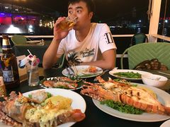 -J Daeng Seafood