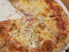 意式奶酪荟萃披萨-城市大道红炉披萨烘焙坊